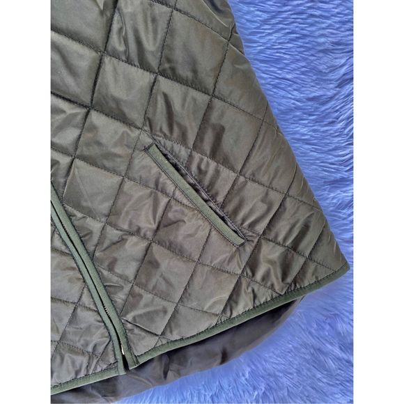 Old Navy SZ M Woman’s Olive Green Quilted Puffer Vest Jacket - Picture 5 of 11